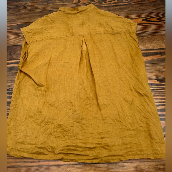 Light yellowish brown top. - Picture 2 of 2